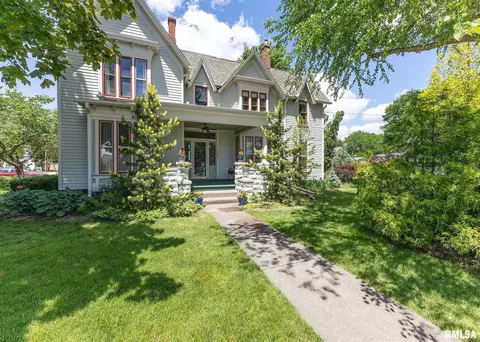 305 E Park St, Geneseo, IL 61254