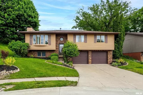 1158 33rd Street Ct, Moline, IL 61265