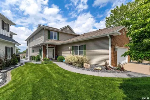 23 Villa Dr, Hampton, IL 61256