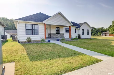 320 Crossroads Ave, Camanche, IA 52730
