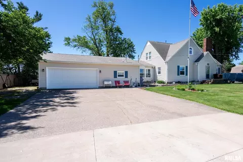 2104 S Shore Dr, Moline, IL 61265 photo 2