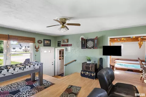 2104 S Shore Dr, Moline, IL 61265 photo 12