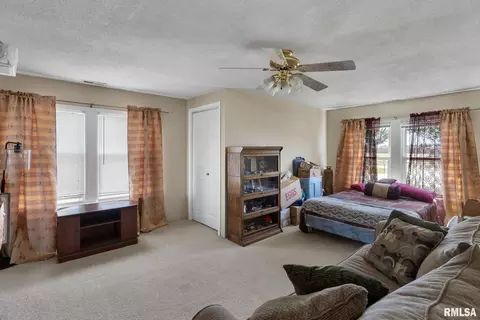 2104 S Shore Dr, Moline, IL 61265 photo 24