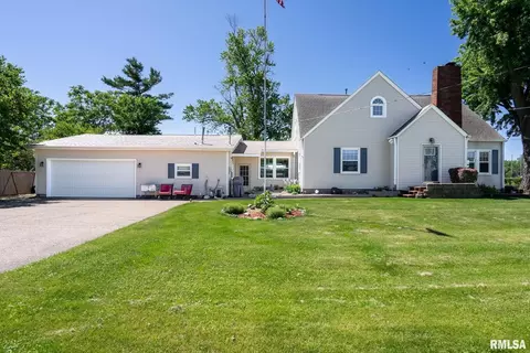 2104 S Shore Dr, Moline, IL 61265