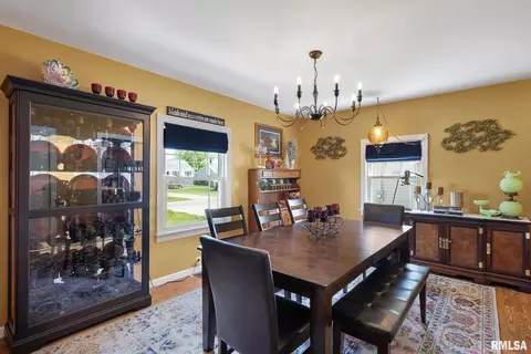 2104 S Shore Dr, Moline, IL 61265 photo 6