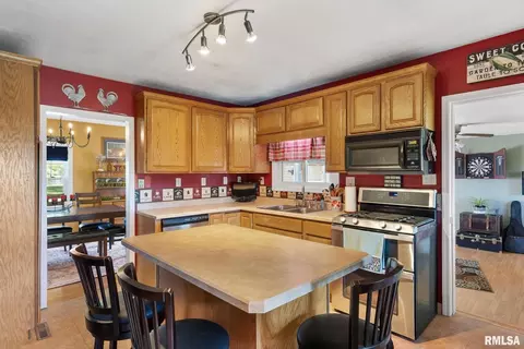 2104 S Shore Dr, Moline, IL 61265 photo 11
