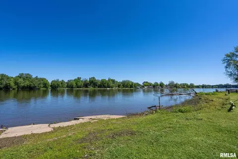 2104 S Shore Dr, Moline, IL 61265 photo 39