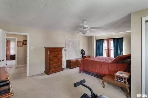 2104 S Shore Dr, Moline, IL 61265 photo 22