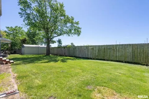 2104 S Shore Dr, Moline, IL 61265 photo 29
