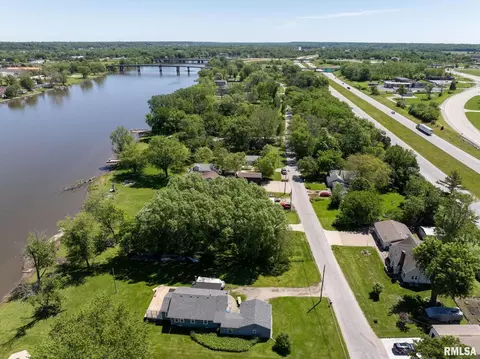 2104 S Shore Dr, Moline, IL 61265 photo 48