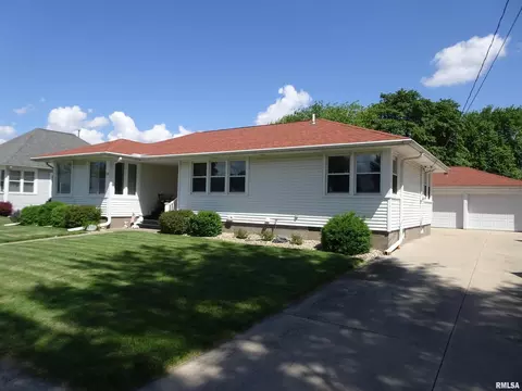 302 W Williams St, Atkinson, IL 61235