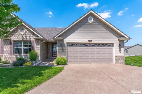 5423 Villa Ct, Davenport, IA 52806