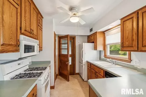 1902 8th St, Moline, IL 61265 photo 12