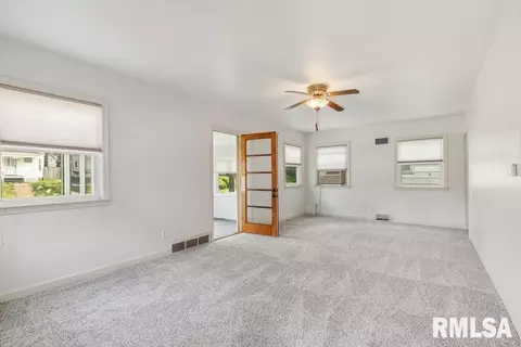 1902 8th St, Moline, IL 61265 photo 5
