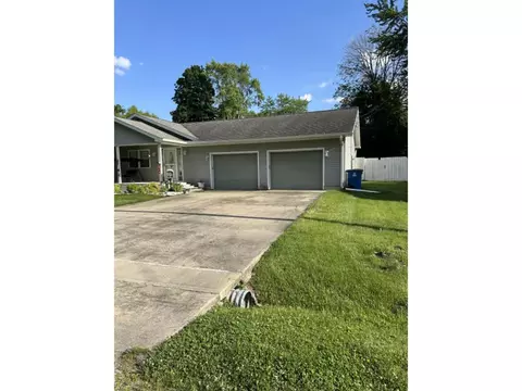319 W Locust St, Olney, IL 62450
