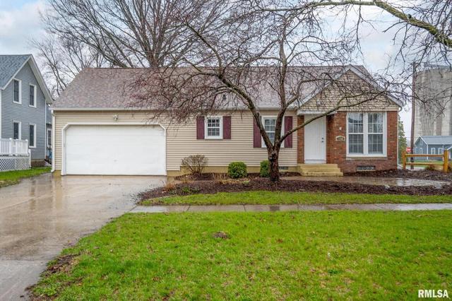 302 W Durant St, Walcott, IA 52773