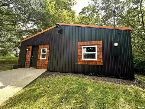 217 Short St, Harrisburg, IL 62946