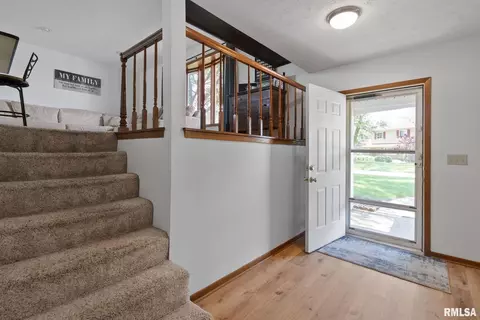 204 Blackhawk Dr, Park View, IA 52748 photo 3