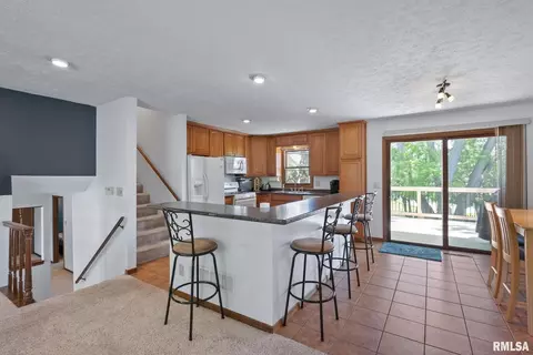 204 Blackhawk Dr, Park View, IA 52748 photo 6
