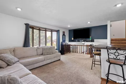 204 Blackhawk Dr, Park View, IA 52748 photo 5