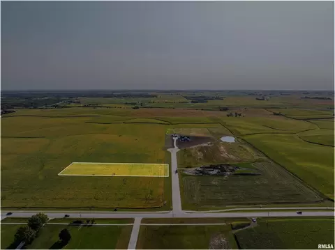 130 Ruby Ct, Long Grove, IA 52756