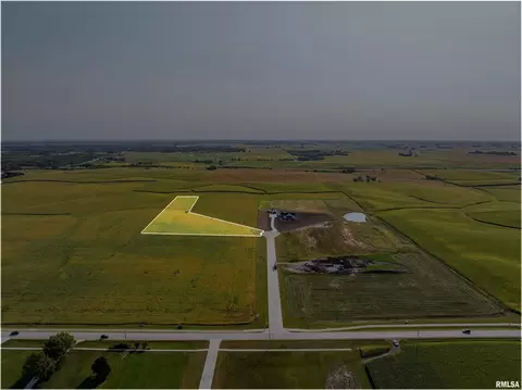 320 Ruby Ct, Long Grove, IA 52756