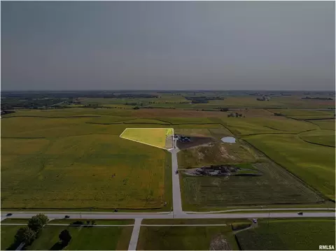350 Ruby Ct, Long Grove, IA 52756