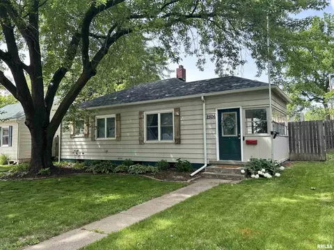 2506 Central Ave, Bettendorf, IA 52722