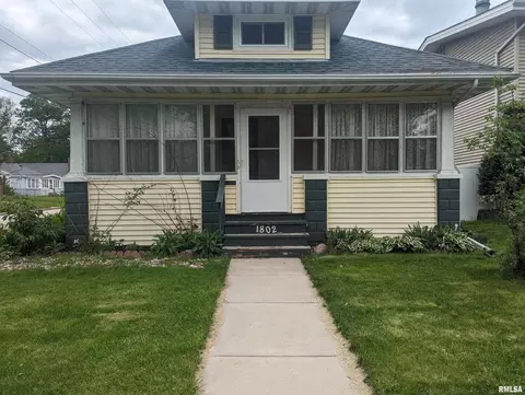1802 31st St #A, Moline, IL 61265