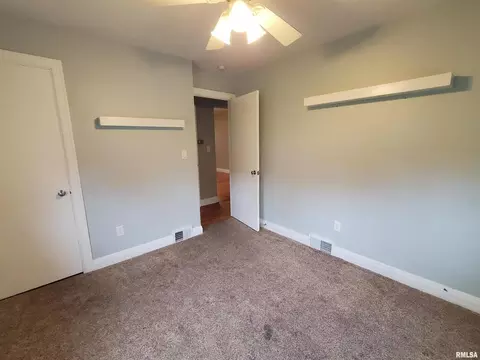 2955 8th St, Moline, IL 61265 photo 9