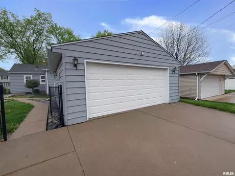 2955 8th St, Moline, IL 61265 photo 3