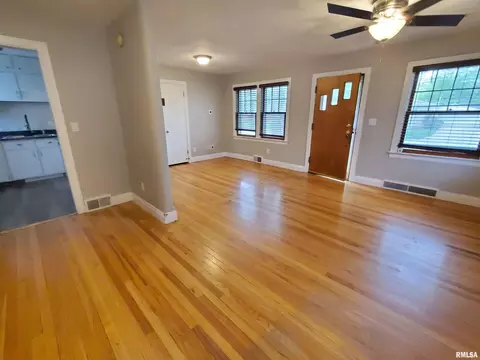 2955 8th St, Moline, IL 61265 photo 10