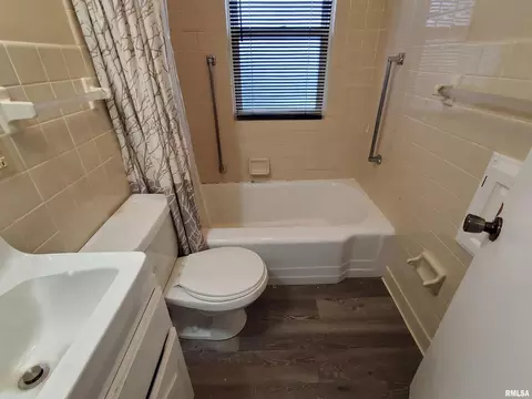 2955 8th St, Moline, IL 61265 photo 5
