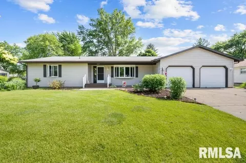 537 Lake Dr, Woodhull, IL 61490