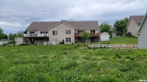 1806 E 6th St #A, Coal Valley, IL 61240