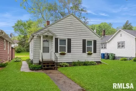 206 Adams Pl, Clinton, IA 52732