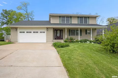 610 N 4th St, Le Claire, IA 52753
