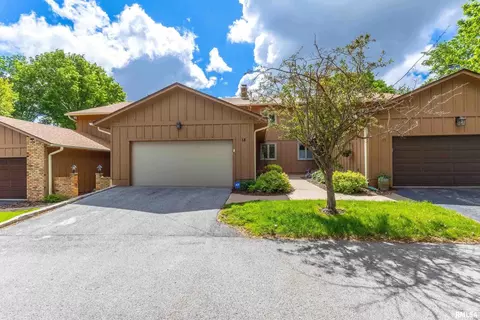 6401 Utica Ridge Rd #18, Davenport, IA 52807
