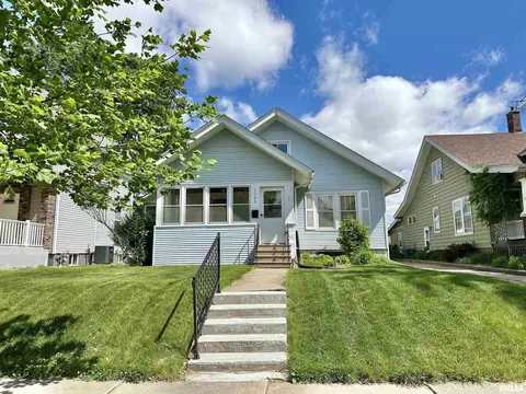 1106 E Rusholme St, Davenport, IA 52803