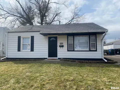 2417 Dugan Ct, Davenport, IA 52804