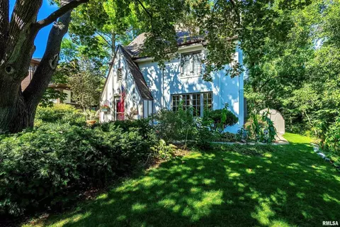 323 Mcclellan Blvd, Davenport, IA 52803