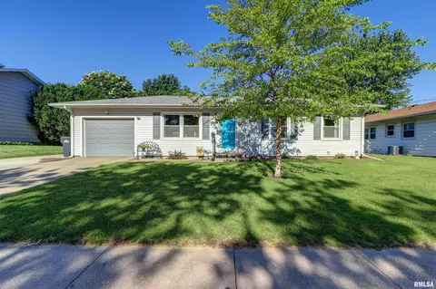 1216 N 13th St, Clinton, IA 52732