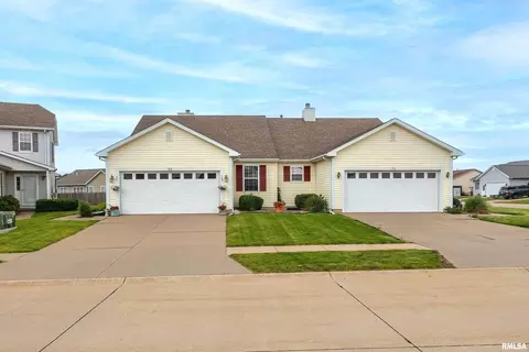 102 Stonebridge Ct, Colona, IL 61241