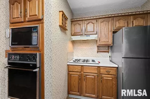 2614 5th St, Moline, IL 61265 photo 10