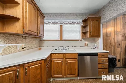 2614 5th St, Moline, IL 61265 photo 11