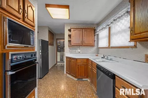 2614 5th St, Moline, IL 61265 photo 9