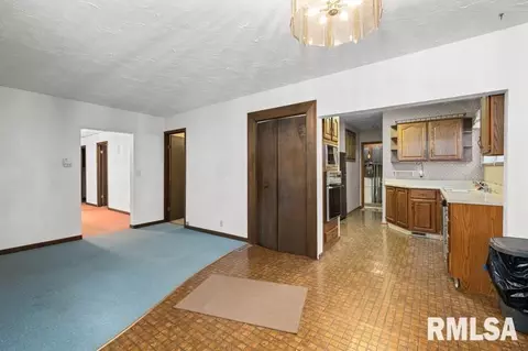 2614 5th St, Moline, IL 61265 photo 8