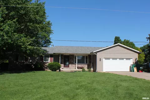 10 Becky Ct, Coal Valley, IL 61240