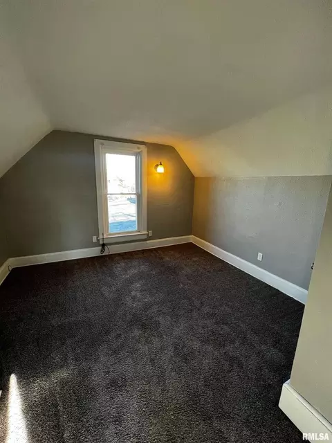 709 23rd St, Moline, IL 61265 photo 3