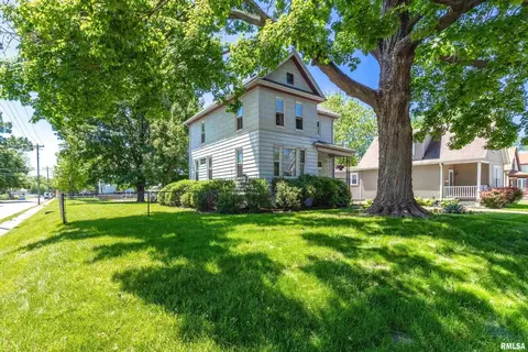 1403 W 15th St, Davenport, IA 52804